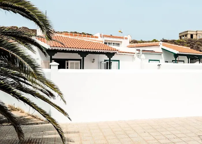 Acogedora Casa En Abades En Tranquila Urbanizacion